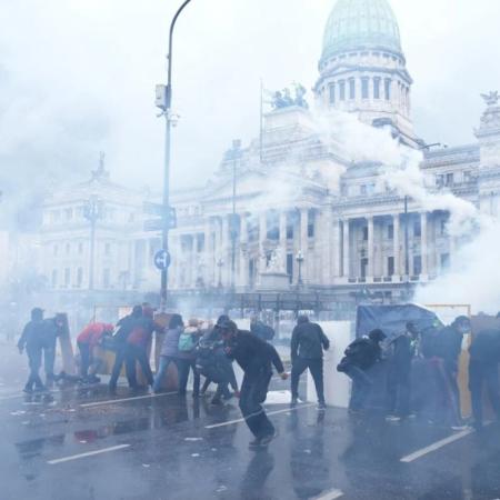 Marcha Universitaria: el gas entró al Congreso y le piden 5 respuestas a Monteoliva