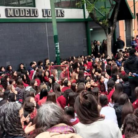 Protesta en Lomas de Zamora por alumnas que fueron "desnudadas" con IA en un colegio