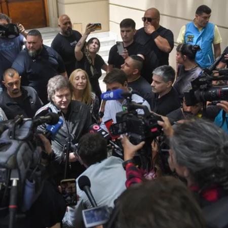 El nuevo cruce de Milei con el periodismo que encendió una fuerte respuesta institucional