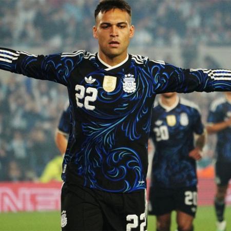 Lautaro Martínez llegó a 42 goles, igualó al Kun y es el tercer artillero de la Selección