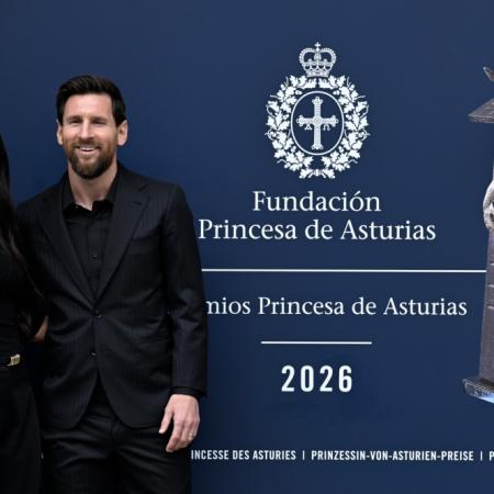 Messi llegó a Oviedo entre una multitud para recibir el Premio Princesa de Asturias