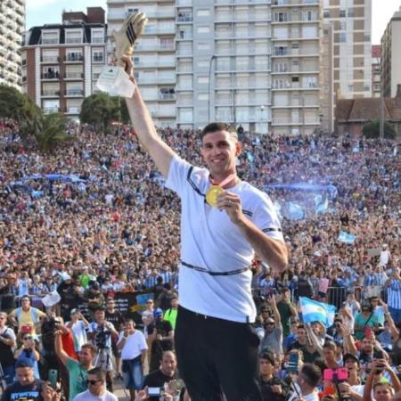El Dibu Martínez quiere atajar en Mar del Plata, la ciudad donde nunca jugó Lionel Messi