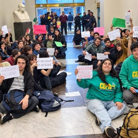 Financiamiento: estudiantes tomaron el Palacio Pizzurno y exigen 5 medidas a Torrendell
