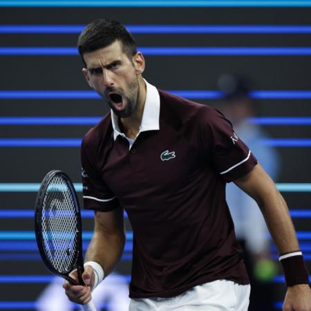 Inoxidable: Djokovic derrotó a Zverev y llegó a 32 triunfos al hilo en el China Open