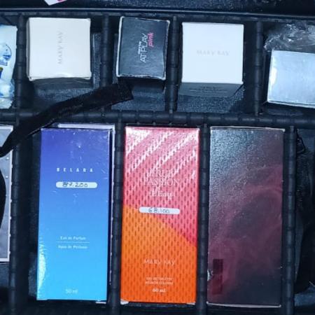 Usaba la tarjeta de una mujer fallecida para comprar productos de belleza: qué encontraron