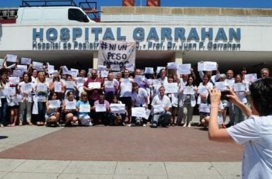 Paro y marcha: Médicos de hospitales públicos denuncian no cobrar hace cuatro meses