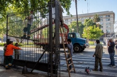 Por pedido de Alberto Fernández, fueron sacadas las rejas de Plaza de Mayo