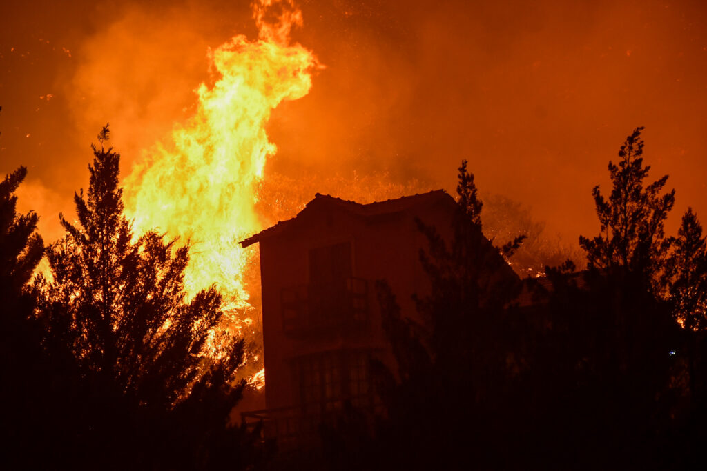 Sin control: avanzan los incendios en Córdoba y San Luis