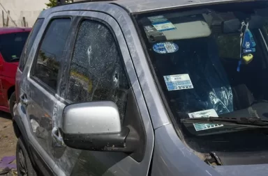 Rosario: disparan contra una camioneta Ford EcoSport y matan a una pareja