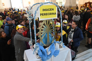 Miles de fieles participan de la 49ª Peregrinación Juvenil a Luján