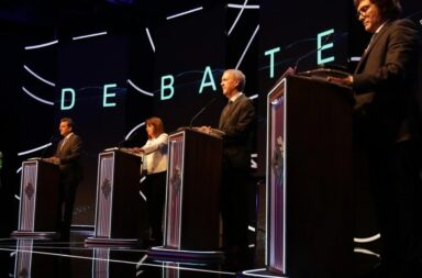 Lo que no se vio del debate presidencial: una foto que no existió