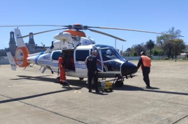 Operativo en el río Paraná: rescatistas de Prefectura aeroevacuaron a un tripulante de un buque