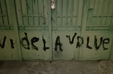 "Volvé Videla": pintadas en una escuela porteña con frases que reivindican a la dictadura