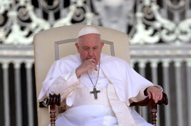 El papa Francisco pidió disculpas por no poder leer un discurso ante un grupo de rabinos: “No estoy bien de salud”