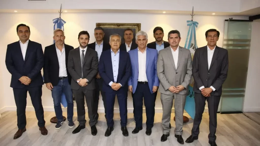 Los gobernadores del peronismo y de JxC se reúnen para fijar sus posiciones de cara al Gobierno de Milei