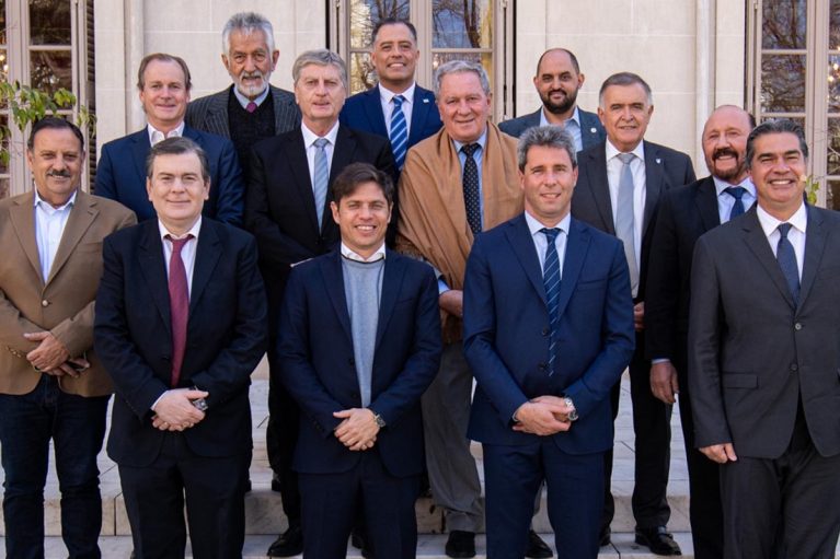 Los gobernadores del peronismo y de JxC se reúnen para fijar sus posiciones de cara al Gobierno de Milei