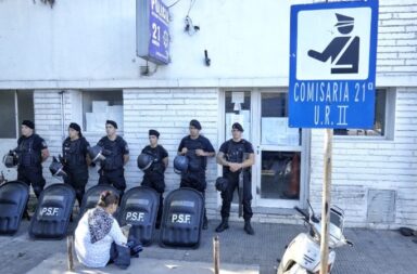 Fuga masiva en Rosario: recapturaron a dos convictos y buscan a otros catorce