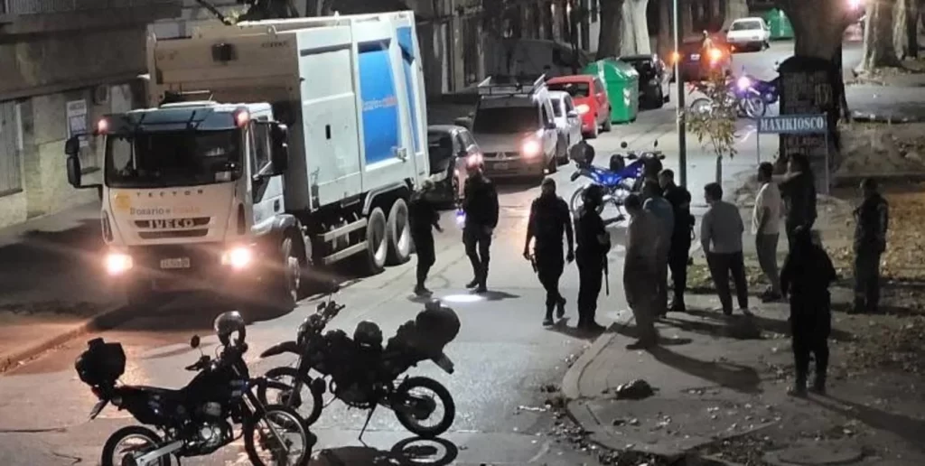 Violencia sin fin: atacan a balazos un camión recolector de residuos en Rosarios y dejan un mensaje mafioso