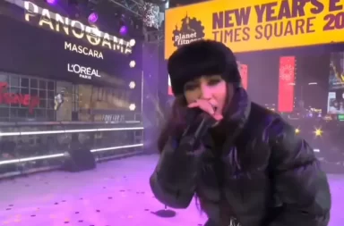 María Becerra cantó ante 50.000 personas en los tradicionales festejos de Times Square en Nueva York