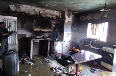 Rescatan a una familia atrapada en un incendio en la villa 1.11.14