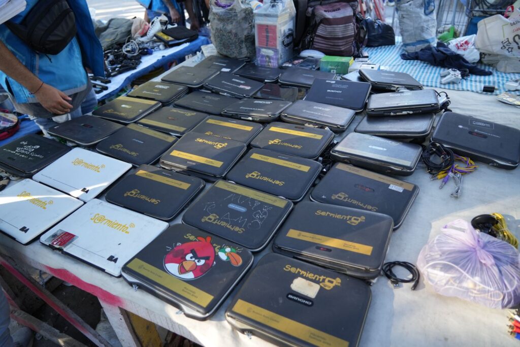 Recuperan más de 40 computadoras del Plan Sarmiento robadas en el Barrio 31