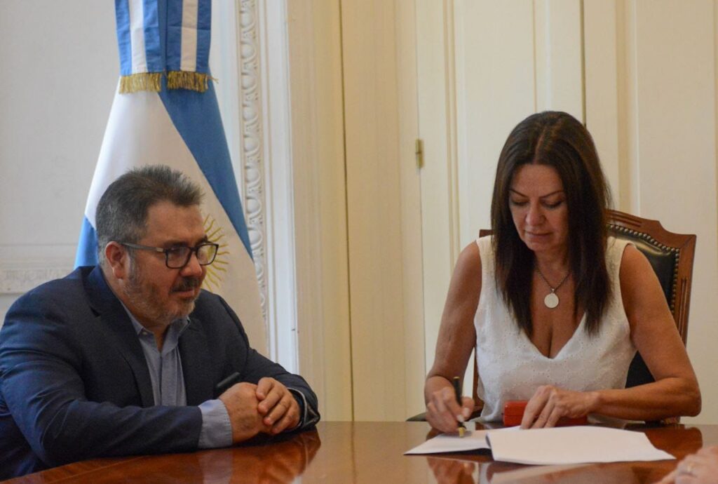 La ministra Sandra Pettovello firmó convenios por 20.000 millones de pesos para la compra de alimentos