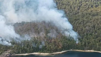 Por un incendio forestal cierran senderos y circuitos en el Parque Nacional Nahuel Huapi