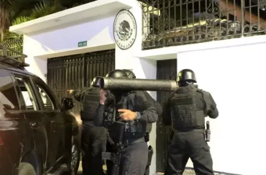 Escándalo internacional: Ecuador atacó la Embajada de México en Quito para detener a un exvice de Correa condenado por corrupción